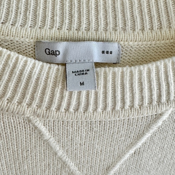 GAP Women’s Classic Crewneck Off-White Sweater, Size Medium - Picture 13 of 15